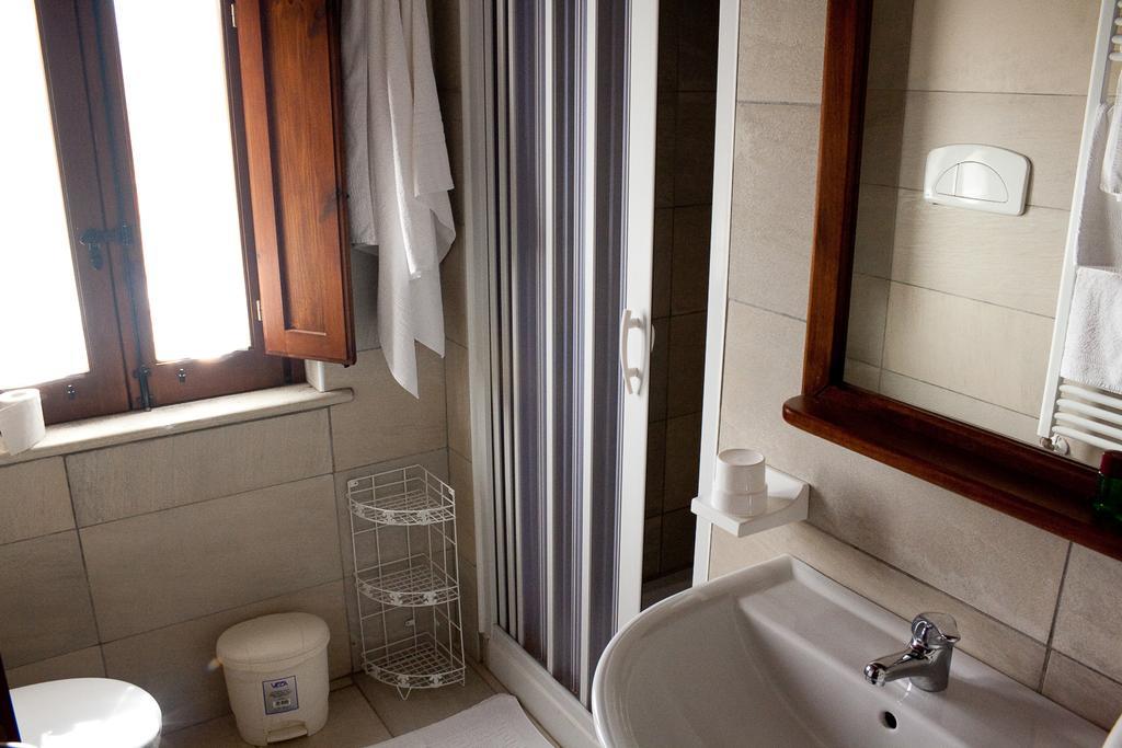 Hostal La Rosa Nel Bicchiere Soveria Mannelli Exterior foto
