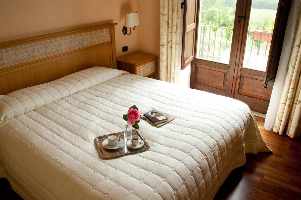 Hostal La Rosa Nel Bicchiere Soveria Mannelli Exterior foto